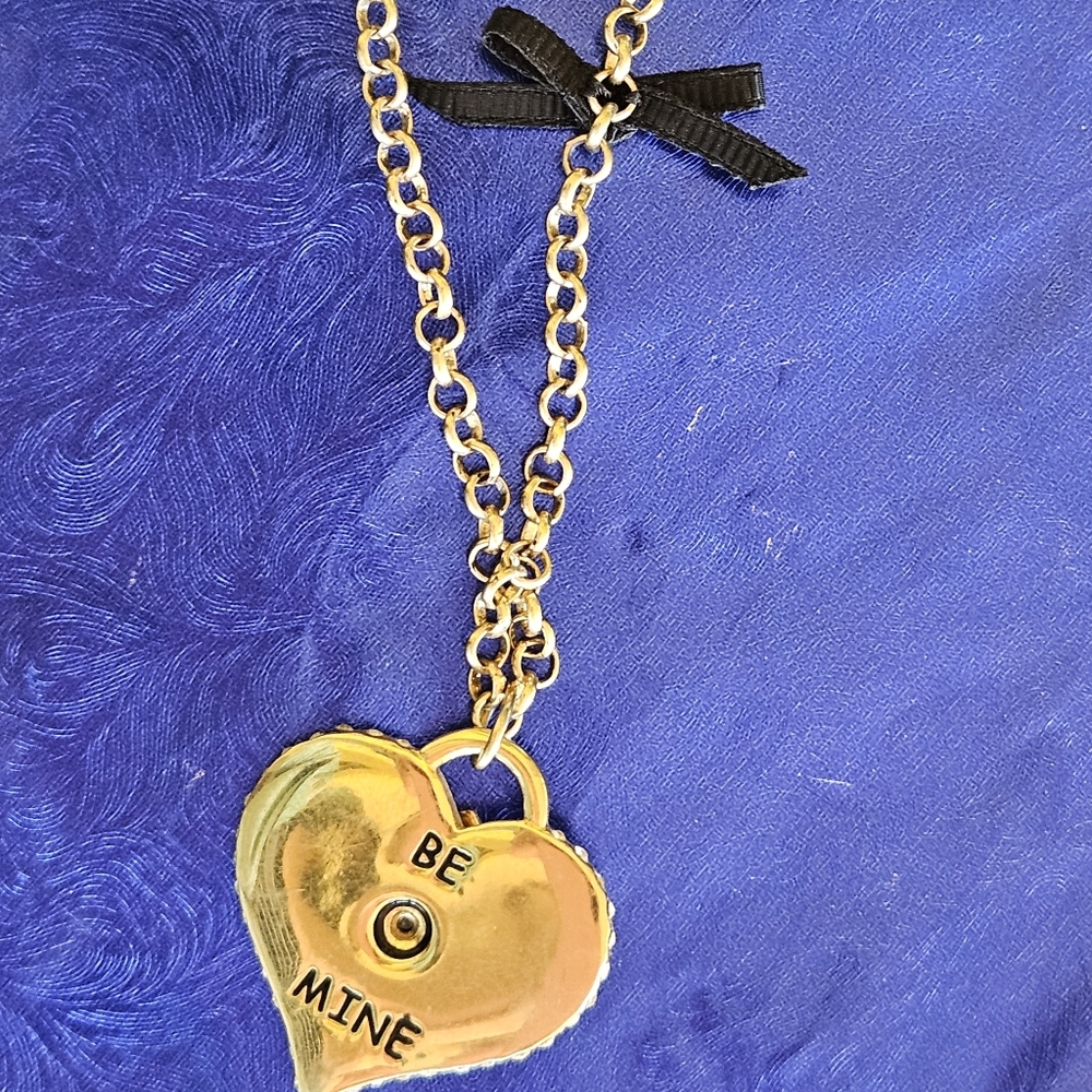 💘Betsey Johnson RARE RETIRED HTF Gold Heart Spinner Arrow Pendant Necklace EPC - Picture 4 of 7